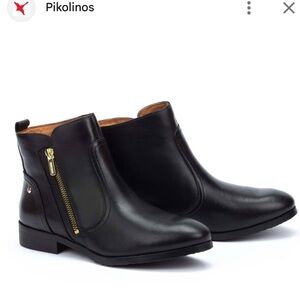 ROYAL
Women flat ankle boots black with zipper outside size 38 US 7.5-8 NEW